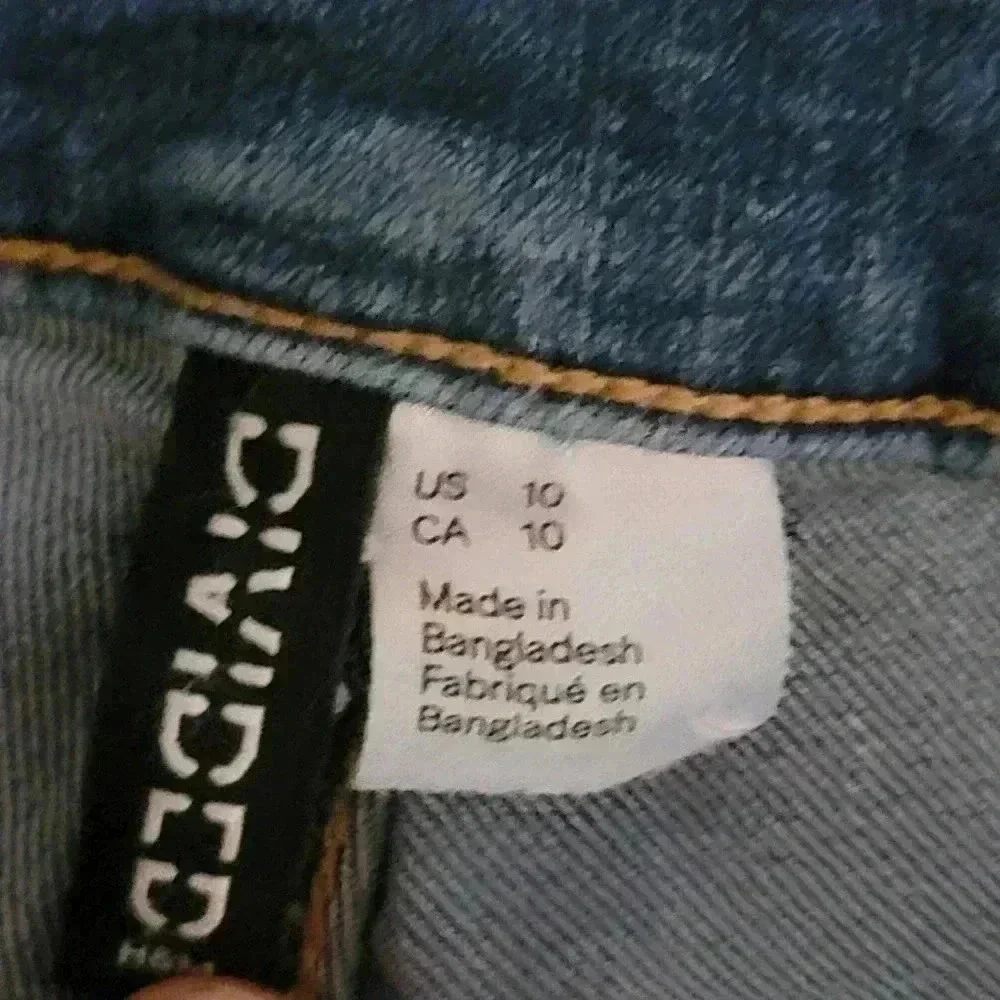 H&M Divided High Rise Denim Mom Shorts - 10 - Picture 6 of 6